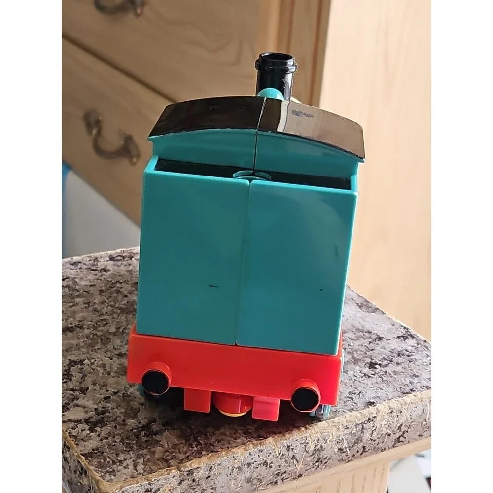 Thomas The Tank Tomy Motorized Train Engine 2004 6.5